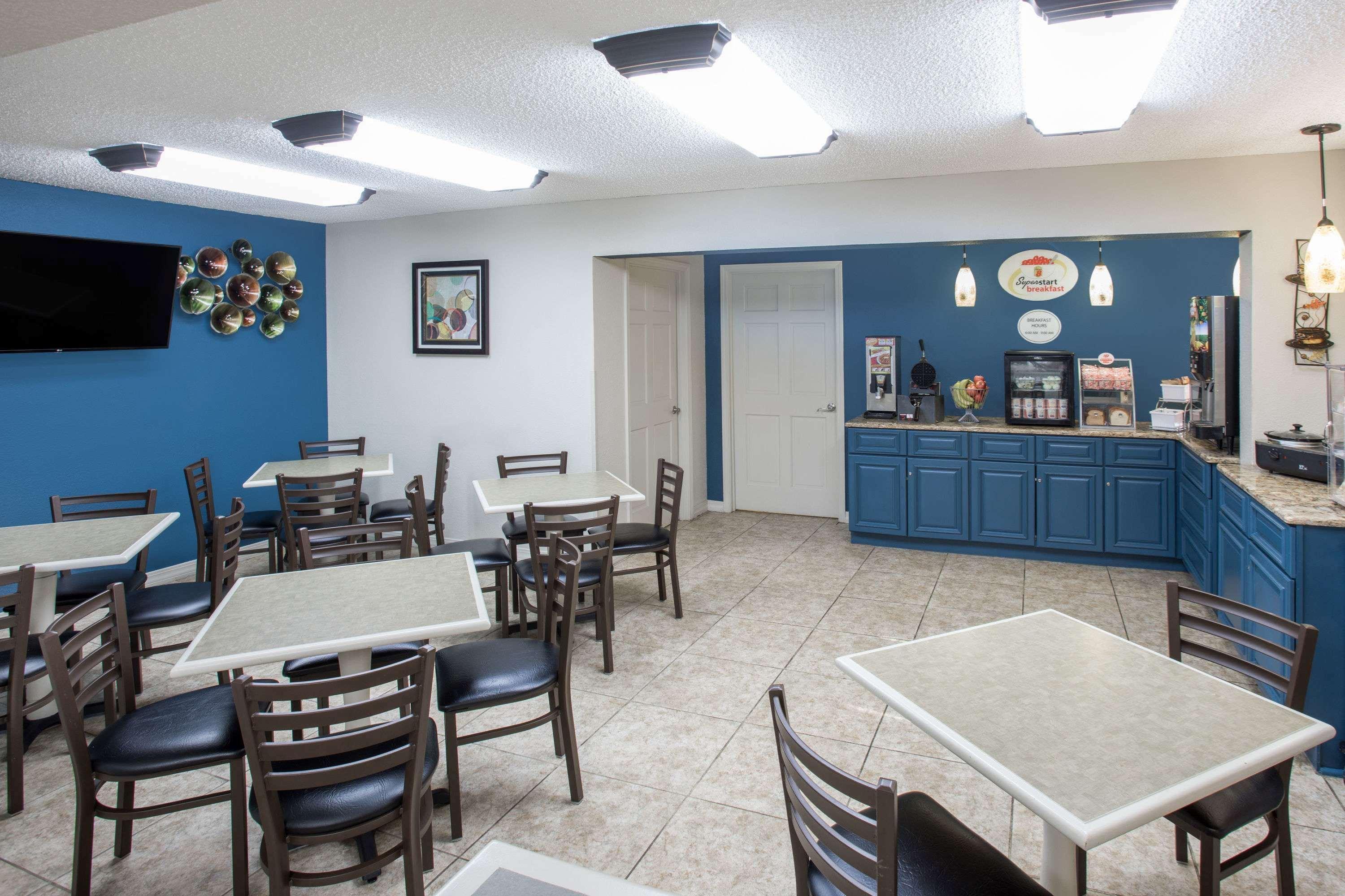 Super 8 By Wyndham Independence Kansas City Екстериор снимка