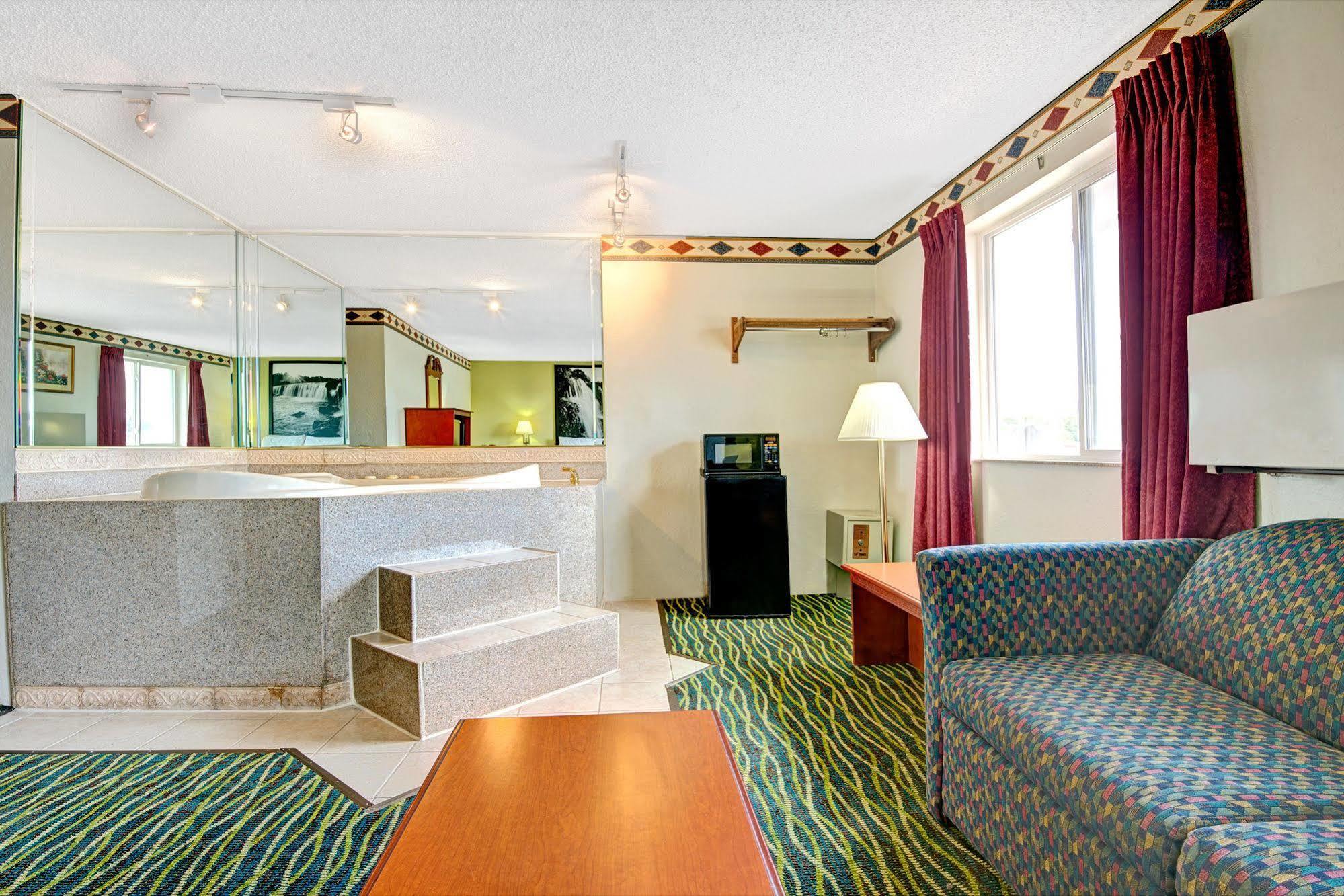 Super 8 By Wyndham Independence Kansas City Екстериор снимка