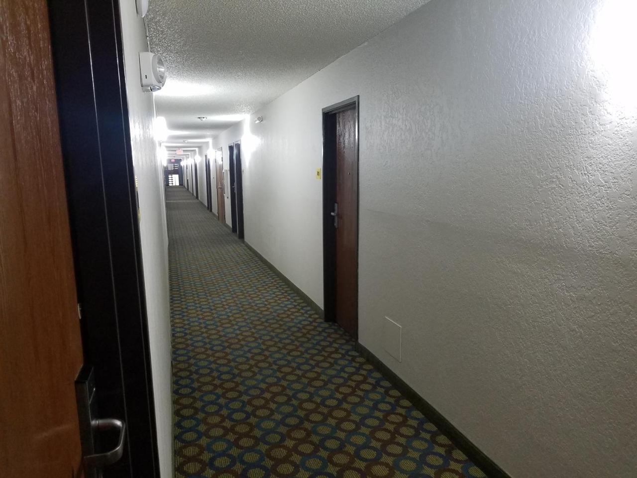 Super 8 By Wyndham Independence Kansas City Екстериор снимка
