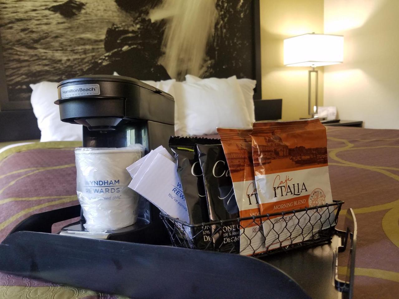 Super 8 By Wyndham Independence Kansas City Екстериор снимка