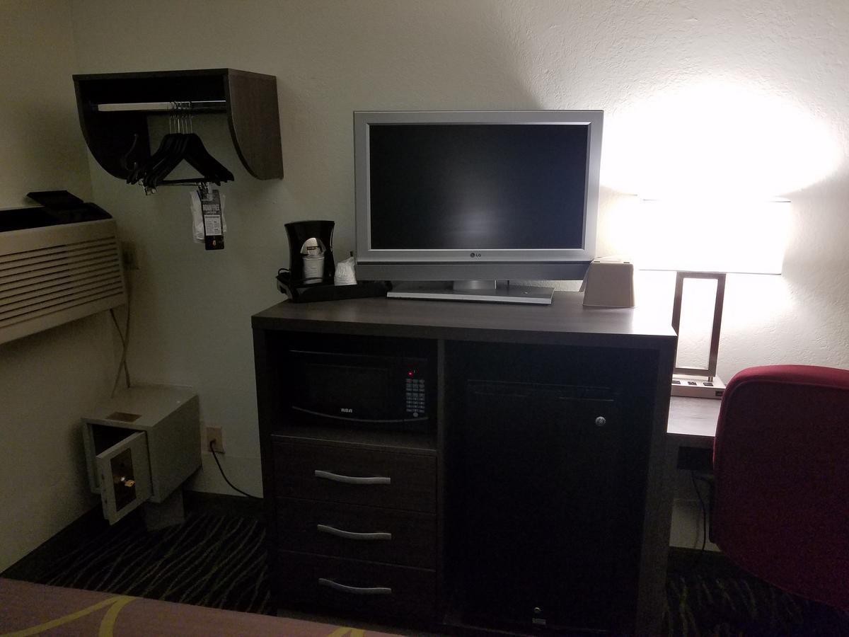 Super 8 By Wyndham Independence Kansas City Екстериор снимка